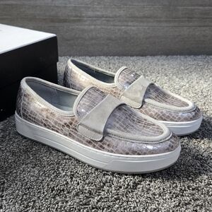 Donald Pliner Richie-Ag Sneaker In Platinum Antique Metallic Crocco NEW size 6.5